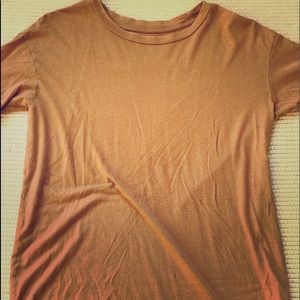 An American eagle t-shirt.